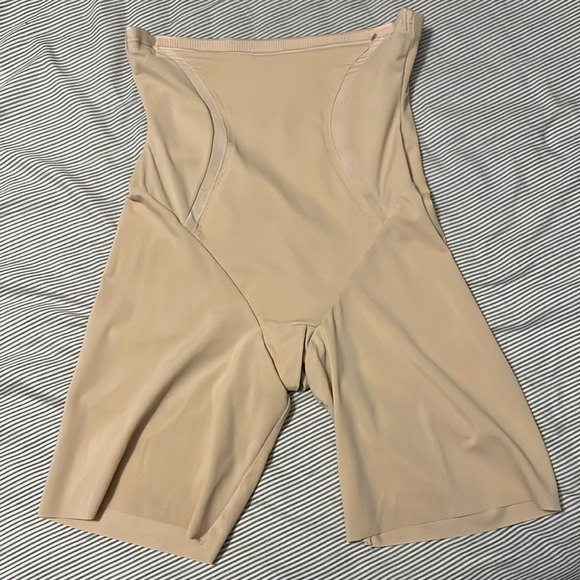 Maiden form maternity shapewear high rise shorts. Mid thigh - Picture 1 of 5